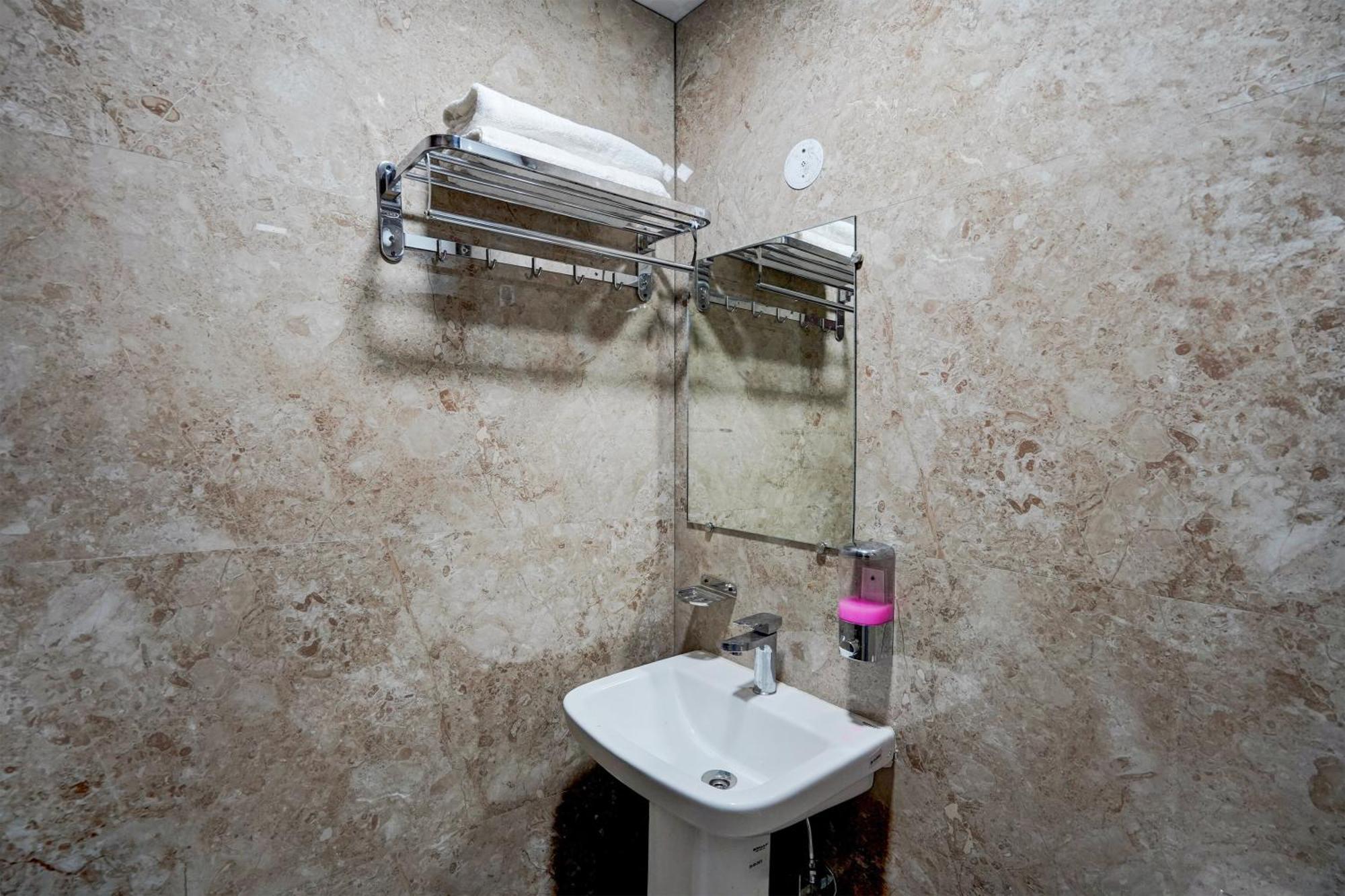 Hotel O R.N Residency Hotel Ghaziabad Eksteriør billede